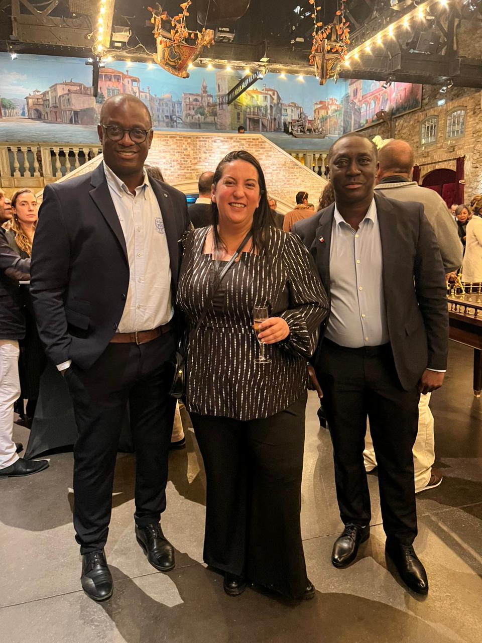 La directrice de la SGDE invite Monsieur le Maire Félix Dada pour une rencontre avec le directeur de Suez Paris